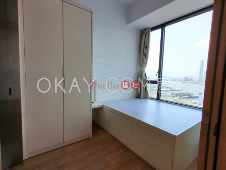 Rare 1 bedroom with harbour views & balcony | For Sale