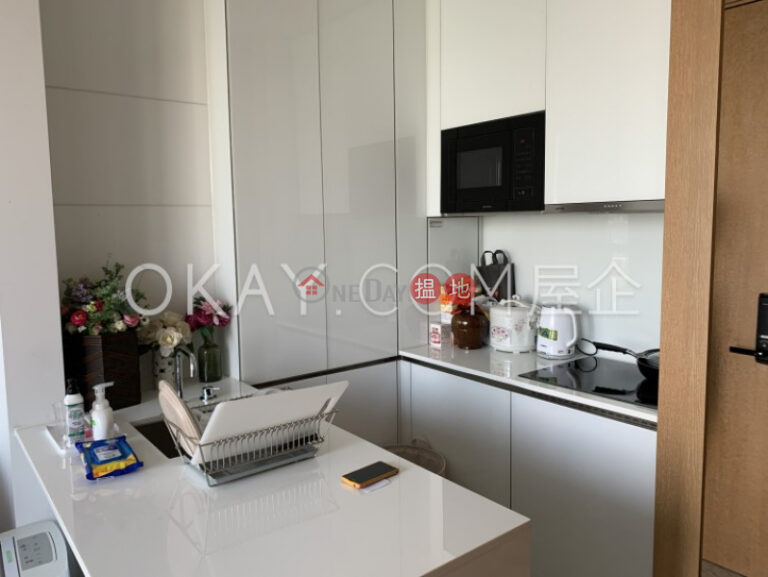 Stylish 1 bedroom with harbour views & balcony | For Sale