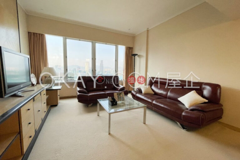 Gorgeous 2 bedroom on high floor with harbour views | For Sale