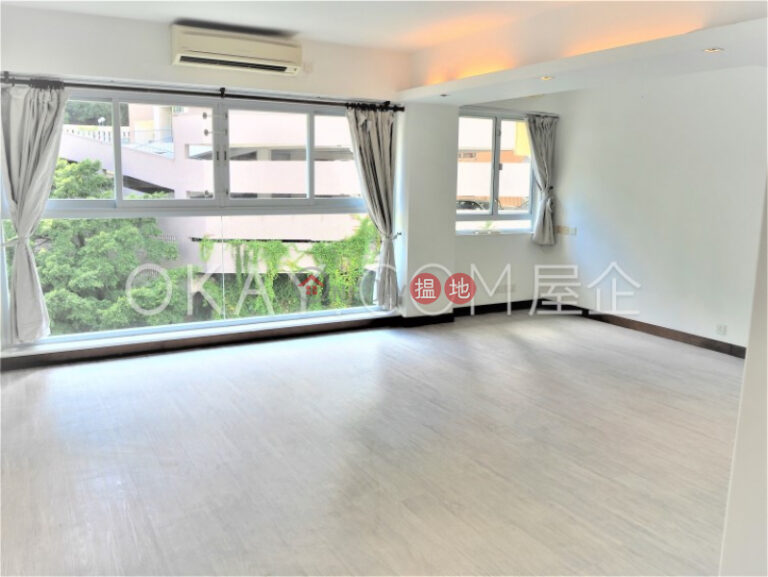 Nicely kept 3 bedroom with parking | For Sale