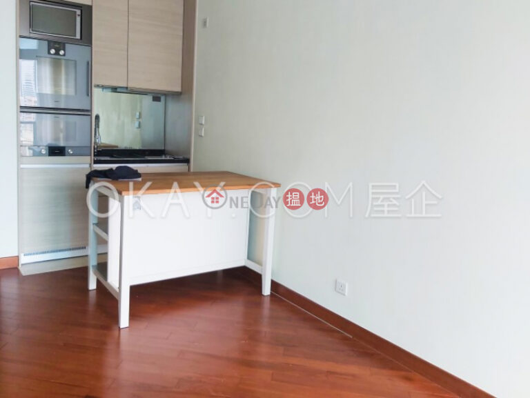 Charming 1 bedroom on high floor with balcony | For Sale