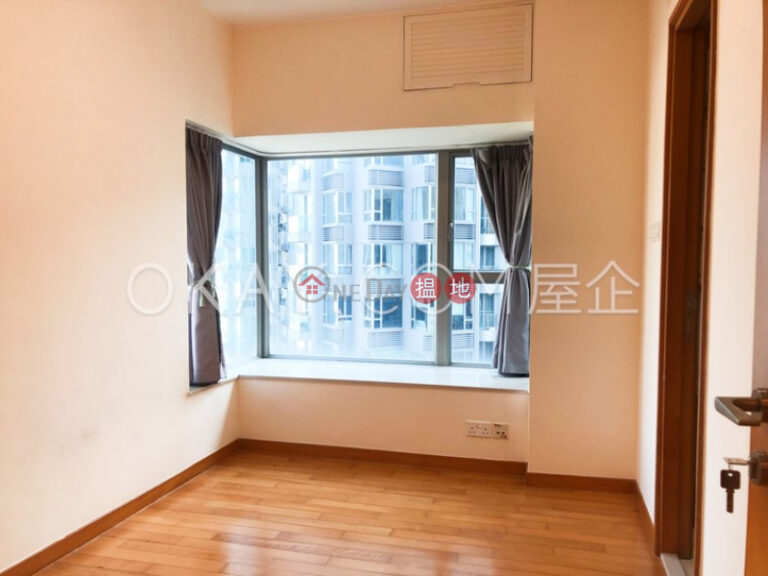 Unique 3 bedroom on high floor with balcony | For Sale