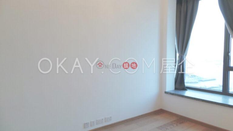 Luxurious 1 bedroom with harbour views & balcony | For Sale