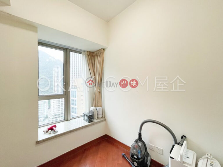 Lovely 2 bedroom on high floor with balcony | For Sale