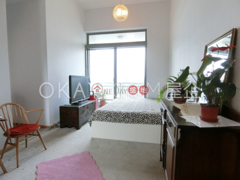 Nicely kept penthouse with balcony | For Sale