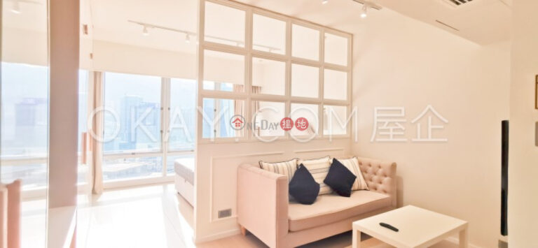 Rare studio on high floor with sea views | For Sale