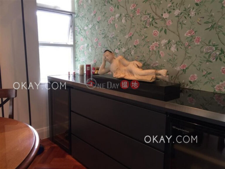 Elegant 3 bedroom in Wan Chai | For Sale