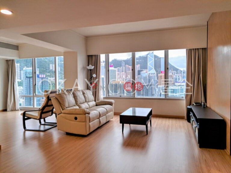 Gorgeous 2 bedroom on high floor with harbour views | For Sale