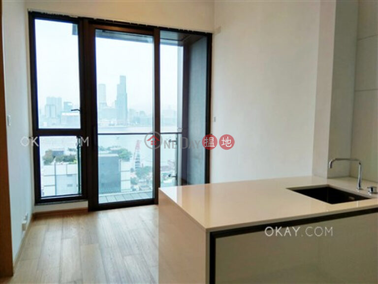 Charming 1 bedroom with harbour views & balcony | For Sale