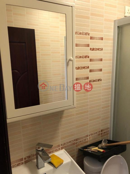  Flat for Rent in Hung Fook Building, Wan Chai