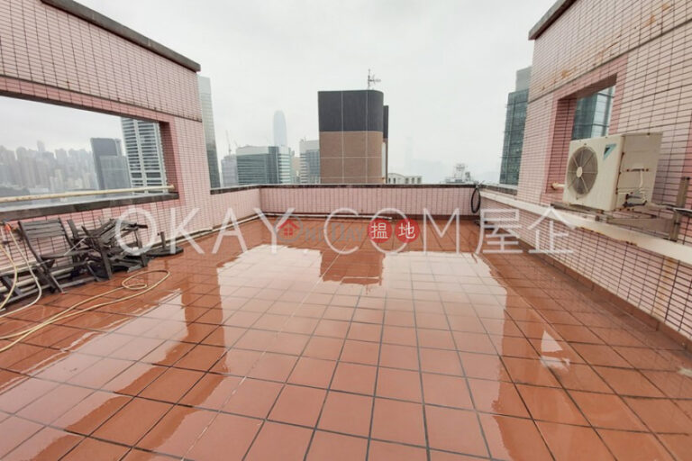 Charming penthouse with rooftop | Rental